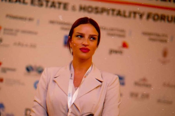 ნუცა ხიდირბეგაშვილი:  გირჩევთ თავი აარიდოთ თბილისი ცენტრალში რეკლამის განთავსებას, რადგანაც შეიძლება მამუკა ხაზარაძის პარტიულ წინსვლას შეუწყოთ ხელი, თქვენ ბიზნესს კი მხოლოდ დააზარალებთ