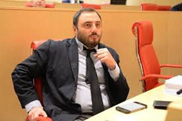 ბექა ნაცვლიშვილი: საქართველოში მინიმალური, დარიცხული ხელფასი 500 ლარი უნდა იყოს