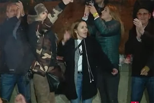 აქციის მონაწილეებმა ბელადის სადიდებელი სიმღერა “მიშა მაგარია” ჩართეს (ვიდეო)
