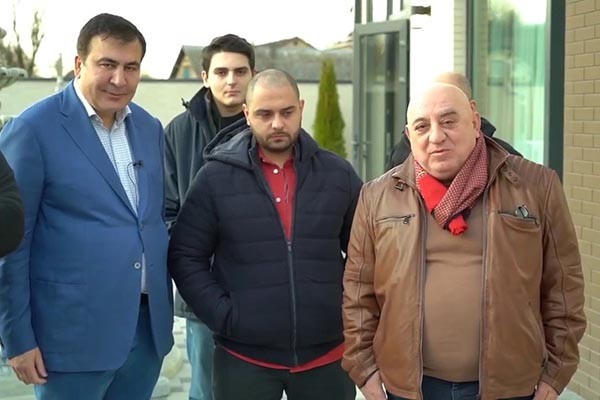 ეს გელბახიანი ხო რამხელა @ლე აღმოჩნდა – დედა რომ, ჰყავდა მძიმედ ავად, ჩამოვიდა დედის სანახავად და მაგ დროს დააკავა სააკაშვილმა…