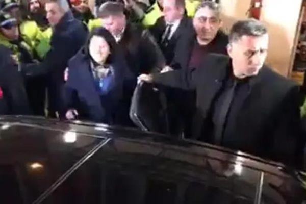 პრეზიდენტმა სალომე ზურაბიშვილმა სალობიე „ბია“ აქციის მონაწილეების პროტესტისა და შეძახილების ფონზე დატოვა