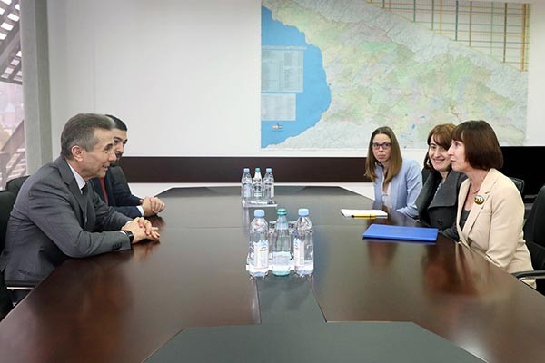 ბიძინა ივანიშვილი აშშ-ის ელჩის მოვალეობის შემსრულებელს, ელიზაბეთ რუდს შეხვდა