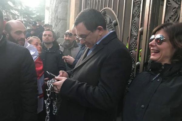 ოპოზიციის შეხვედრა დასრულდა – რას გეგმავენ ოპოზიციური პარტიები
