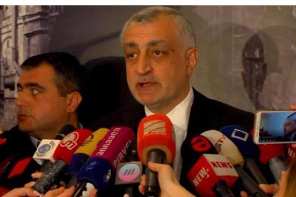რეისი თბილისი-მოსკოვი - მამუკა ხაზარაძემ ბიძინა ივანიშვილს თვითმფრინავის ბილეთი უყიდა