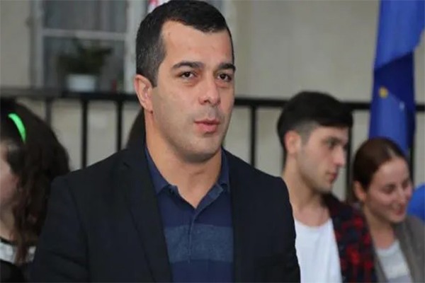 დაჩი ბერაია: “შემოვიდნენ ქებურია და ნადირაშვილი, სუნი დააყენეს და გავიდნენ – არ ვიცი პარლამენტში ყოფნა ახლა რამდენად უსაფრთხოა”
