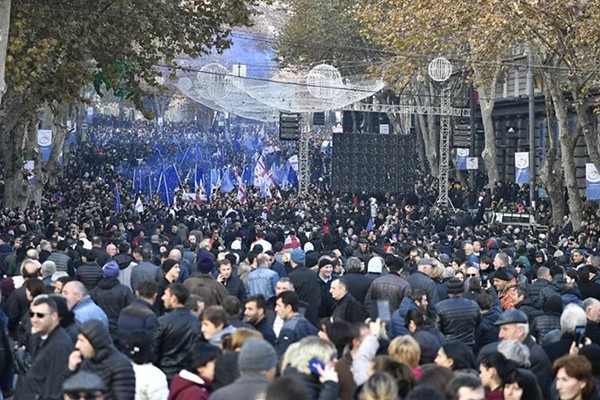 თავისუფლების მოედანზე, 