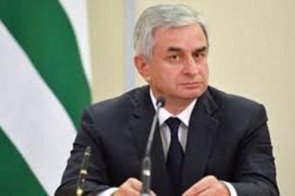 აფხაზეთის დე ფაქტო პრეზიდენტი თანამდებობიდან გადადგა