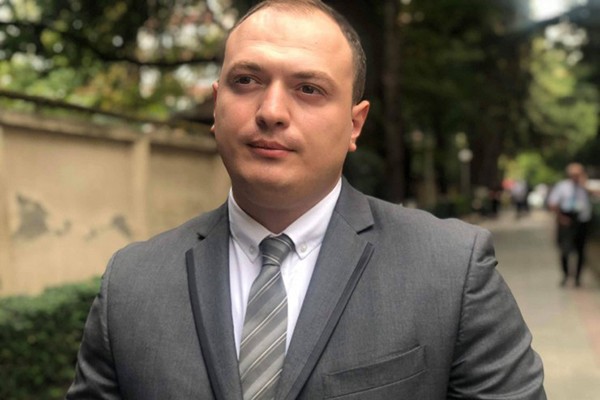 ერთ-ერთი მტკიცებულება არის ბარბაქაძის აუდიო-ვიდეო ჩანაწერი, რომელშიც ამბობს, რომ ის ფარდულში იმყოფებოდა