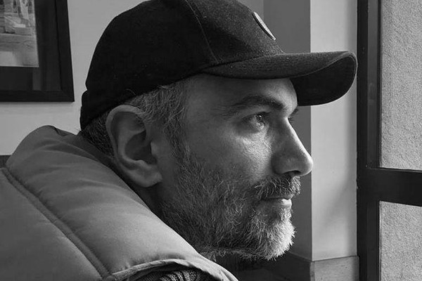 “ადამიანს ყველაფერზე - საუბარზე, აზროვნებაზე, გამომეტყველებაზე, ეტყობა, რომ კომკავშირელობის დროს, ლენინის 