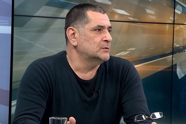 თემო გვალია: ხოდა ახლა თქვენ თქვით: უნდა ვინერვიულო მიშას შექმნილი ბოზური შენაერთის “კმარას” ლიდერის ბედზე?