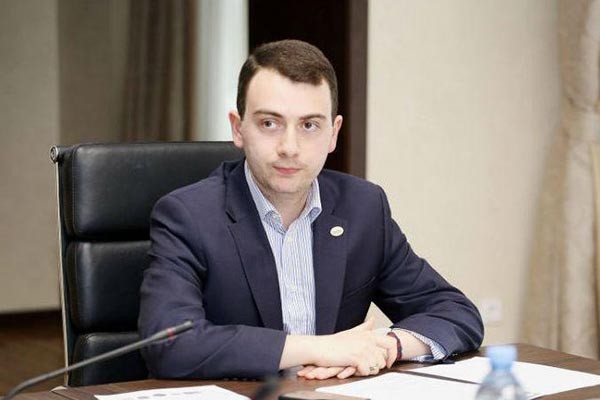 გიორგი ჩაკვეტაძე: „ელენე ხოშტარიამ და ირმა ნადირაშვილმა დეპუტატის მანდატი უნდა დატოვონ“