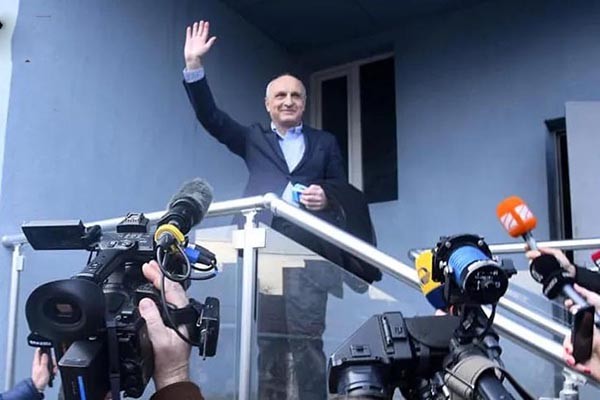 ვანო მერაბიშვილმა ე.წ. მატროსოვის ციხე დატოვა