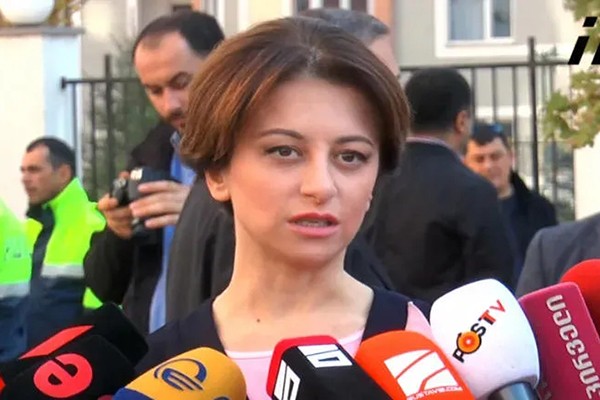 ჯანდაცვის მინისტრის განცხადებით, ინსტიტუციები, სადაც 50 ან 100-მდე ადამიანის შეკრება ხდება, შესაძლოა, ახალ რეკომენდაციებს დაექვემდებარონ
