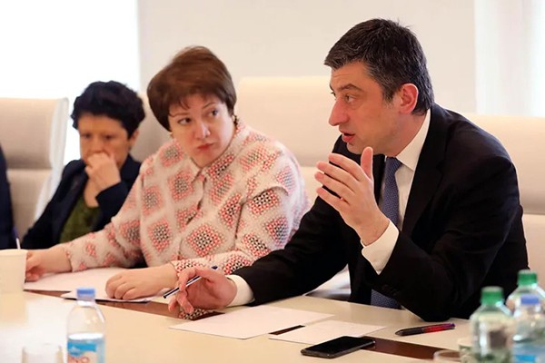 მთავრობის გადაწყვეტილებით, ფართოვდება იმ დაწესებულებების ჩამონათვალი, სადაც მოქალაქეებისთვის მომსახურების პირდაპირი წესით მიწოდება შეიზღუდება