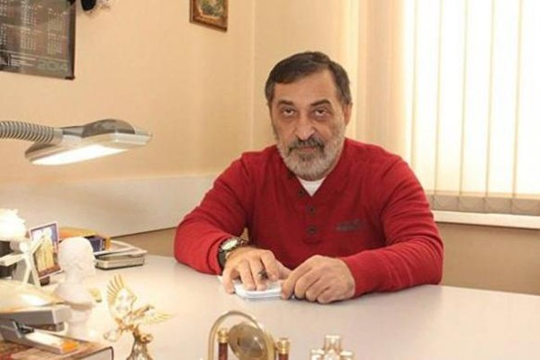 ექიმი-ჰომეოპათი, რომელიც კორონავირუსის საწინააღმდეგო წამლის შექმნაზე აცხადებდა, ოჯახთან ერთად, თვითიზოლაციაშია