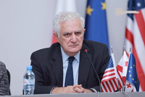 ამირან გამყრელიძე:  განსაკუთრებულია ​უმცროსი სამედიცინო პერსონალის ღვაწლი, მადლობას ვუხდი თითოეულ მათგანს მუხლჩაუხრელი შრომისთვის