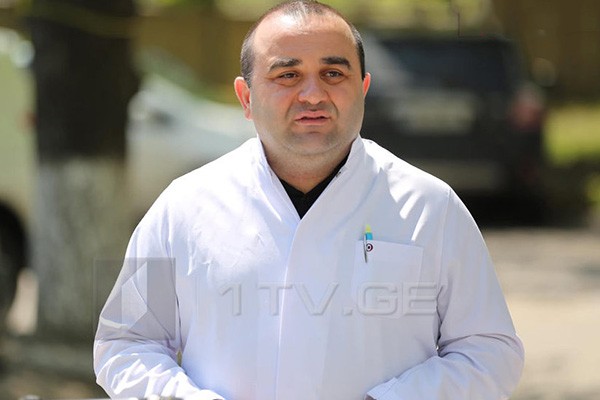 მე, როგორც ექიმს, არ მაქვს პაციენტის იდენტიფიცირების უფლება, ინფიცირების არც ერთი შემთხვევა დამალული არ არის, ვიღებთ პასუხისმგებლობას, რომ ვემსახუროთ ქვეყანას, ძალიან გთხოვთ, გვაცადეთ მუშაობა