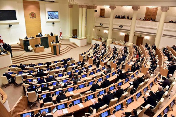 პარლამენტმა პირველი მოსმენით საარჩევნო კოდექსში შესატან ცვლილებებს დაუჭირა მხარი