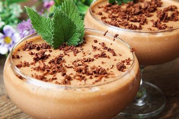 ცივი დესერტი „ნაყინის მაგიერ“ - შოკოლადისა და ბანანის ჰაეროვანი სუფლე