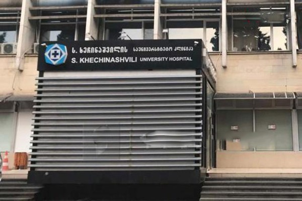 თოფაძეების ოჯახის ადვოკატის განცხადებით, დაჭრილი ლევან თოფაძის ჯანმრთელობის მდგომარეობა ამ ეტაპზე სტაბილურია