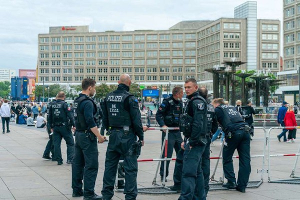 ბერლინში დემონსტრაციებზე 45 პოლიციელი დაშავდა