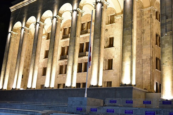 საქართველოს პარლამენტი შატილის გზაზე მომხდარ ტრაგედიას ეხმაურება და გარდაცვლილთა ოჯახის წევრებს და სრულიად საქართველოს სამძიმარს უცხადებს