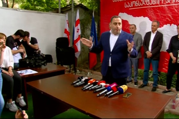 ოპოზიციურ პარტიებს შორის მიღწეული შეთანხმება დარღვეულია - რას აცხადებენ ისნის მაჟორიტარობისთვის მებრძოლი სხვა კანდიდატები
