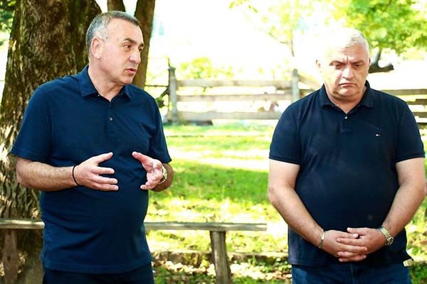 გოჩა ენუქიძე ამბროლაურის მუნიციპალიტეტის სატყეო სამსახურისა და გარემოს დაცვის თანამშრომლებს შეხვდა.
