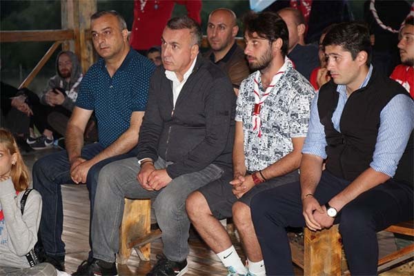 გოჩა ენუქიძე შაორის საზაფხულო ბანაკის  საზეიმო დახურვის ცერემონიალს დაესწრო