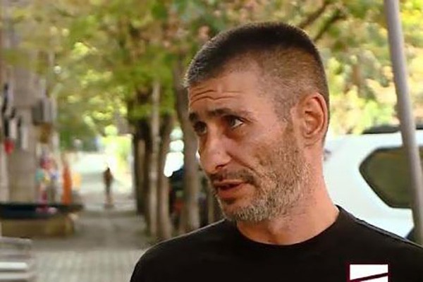 შაქარაშვილის საქმეზე დაკავებული ბრალდებულის მამამ ბენზინი გადაისხა და თავის დაწვით დაიმუქრა