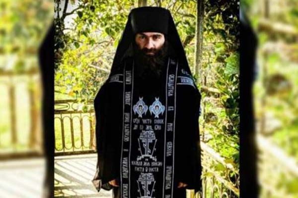 რა „ქალოია“ ხარ, ფეისბუქზე დავაყრევინებ შენს შიშველ ფოტოებს - ყოფილი სასულიერო პირი პედოფილიაშია ბრალდებული