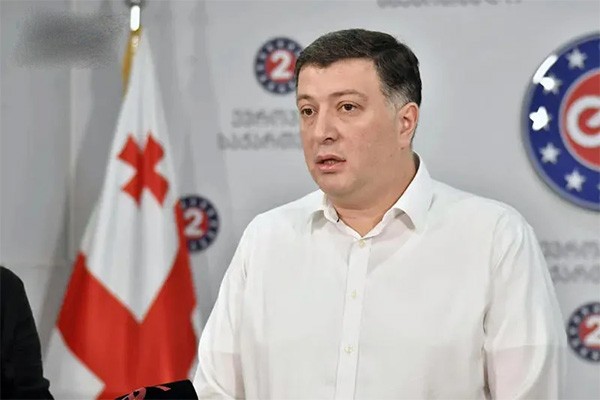გიგი უგულავა „ნაციონალურ მოძრაობას“:  ხომ გაგიგიათ, „პლაკატის ახევას სახის ახევა სჯობიაო“ - სახეს გაუფრთხილდით