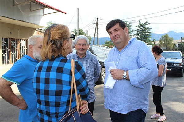 „ქართული ოცნების“ ოზურგეთის, ლანჩხუთის და ჩოხატაურის მაჟორიტარი დეპუტატობის კანდიდატი ვასილ ჩიგოგიძე ლანჩხუთში მოსახლეობას შეხვდა