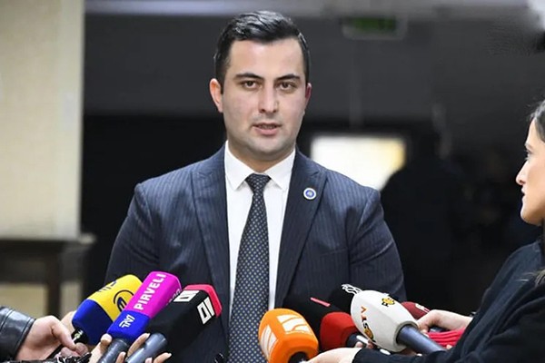 პროკურორის განცხადებით, დავით ფურცხვანიძე ვერ ასახელებს წყაროს, ვინც ის სატელიტური ფოტოები მიაწოდა, რომელიც ბაჩალიაშვილის ოჯახის ადვოკატს გადასცა