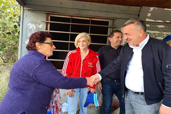 გოჩა ენუქიძე,წინასაარჩევნო კამპანიის ფარგლებში, ამჯერად ონის მუნიციპალიტეტში, კვაშხიეთის თემის მოსახლეობას შეხვდა