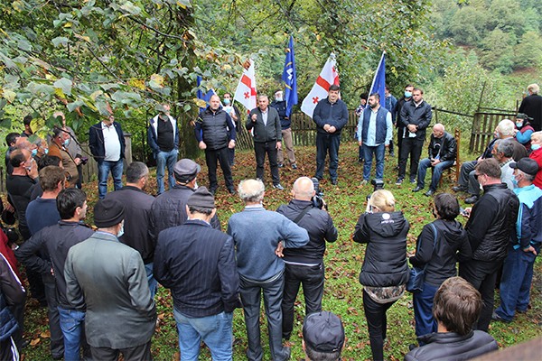 „ქართული ოცნება – დემოკრატიული საქართველოს” მაჟორიტარი დეპუტატობის კანდიდატი ვასილ ჩიგოგიძე ჩოხატაურში მოსახლეობას შეხვდა