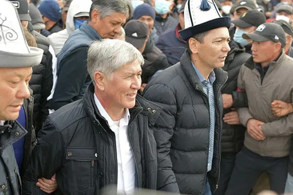 ყირგიზეთის ექსპრეზიდენტი ალმაზბეკ ატამბაევი დააკავეს