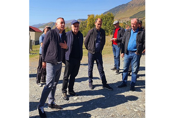 გოჩა ენუქიძე  მესტიის მუნიციპალიტეტში მულახის თემის მოსახლეობას შევხვდა