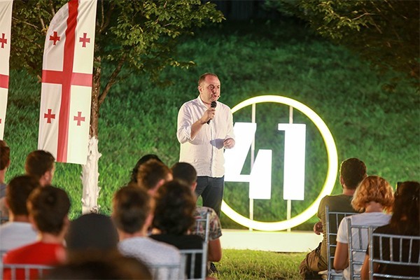 ირაკლი ჩიქოვანი 55%, მალხაზ ჯალაღონია 29%, გიგი უგულავა 12% - Survation-ის კვლევა ზუგდიდში