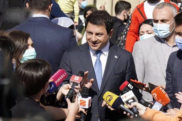 არჩილ თალაკვაძე ოპოზიციაზე:  გეგმებზე საუბრის ნაცვლად კამათობენ, ვინ იქნება მათი პრემიერი და წარმოადგინეს 150 კანდიდატი პრემიერ-მინისტრობის პოზიციაზე - ამას საზოგადოება უყურებს