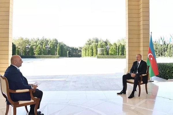 ილჰამ ალიევი:  ღარიბო სომხეთო, სამხედრო ტექნიკა შენი ფულით იყიდე? - არა, შენ ეს მოგცეს და ვინ მოგცა, ყველამ იცის - თუ ომი გაგრძელდება, სომხეთის მთელ არმიას გავანადგურებთ!