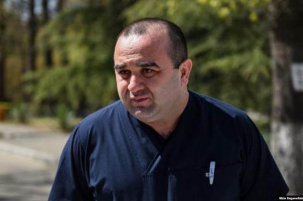 ერეკლე ჩეკურიშვილის დედის, ნინო ჩეკურიშვილის ბრალდებას თბილისის პირველი საუნივერსიტეტო კლინიკის დირექტორი ლევან რატიანი პასუხობს.