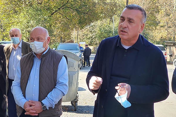გოჩა ენუქიძემ, წინასარჩევნო კამპანიის ფარგლებში შეხვედრები, ლენტეხის მუნიციპალიტეტში, ჩოლურისა და ჟახუნდერის თემების მოსახლეობასთან გამართა