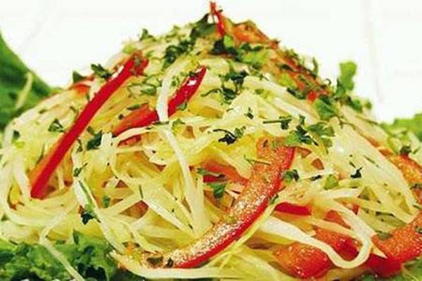 გემრიელი და მარტივი კომბოსტოს სალათი
