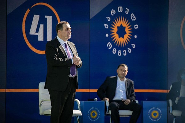 მიხეილ ჩხენკელი: „მასწავლებლები თანამედროვეობის გმირები არიან, ქედს ვიხრი მათ წინაშე