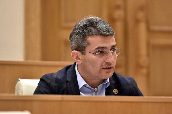 მამუკა მდინარაძე: ბინძური კამპანიის მიუხედავად, „ქართული ოცნების“ რეიტინგი 55%-დან 60%-მდეა