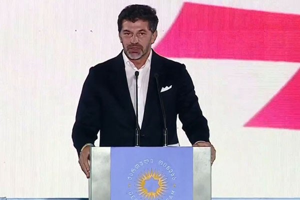 „ხვალ, ამ გადამწყვეტ ბრძოლაში, გადამწყვეტ არჩევნებში გავიმარჯვებთ. ეს არ იქნება მხოლოდ კონკრეტული მაჟორიტარის ან პარტიის გამარჯვება. ეს ჩვენი ქვეყნის გამარჯვება იქნება!“