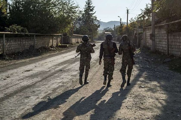 სომხეთის სამხედრო პოლიცია ყარაბაღში საბრძოლო მოქმედებებში მონაწილე პირებს იარაღის ჩაბარებისკენ მოუწოდებს