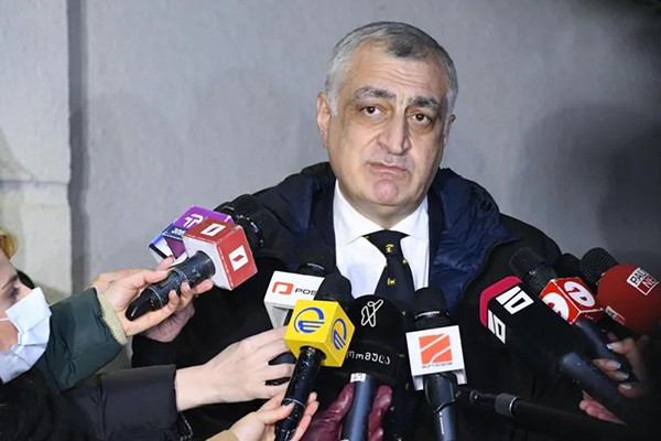 მამუკა ხაზარაძე:  დღეს ჩვენ მოვიტანეთ შეჯერებული წინადადებათა პაკეტი, ძირითადი კომპონენტი არ შეცვლილა, ეს არის რიგგარეშე არჩევნები, მაგრამ უამრავი სხვა საკითხია