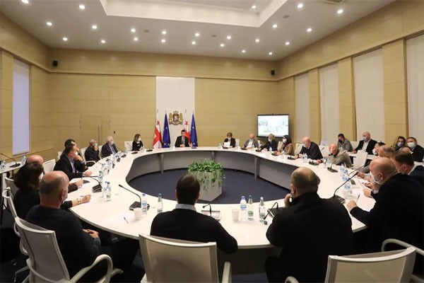 მე-10 მოწვევის პარლამენტის უფლებამოსილების შეძენისთანავე მთავრობა უფლებამოსილებას მოიხსნის